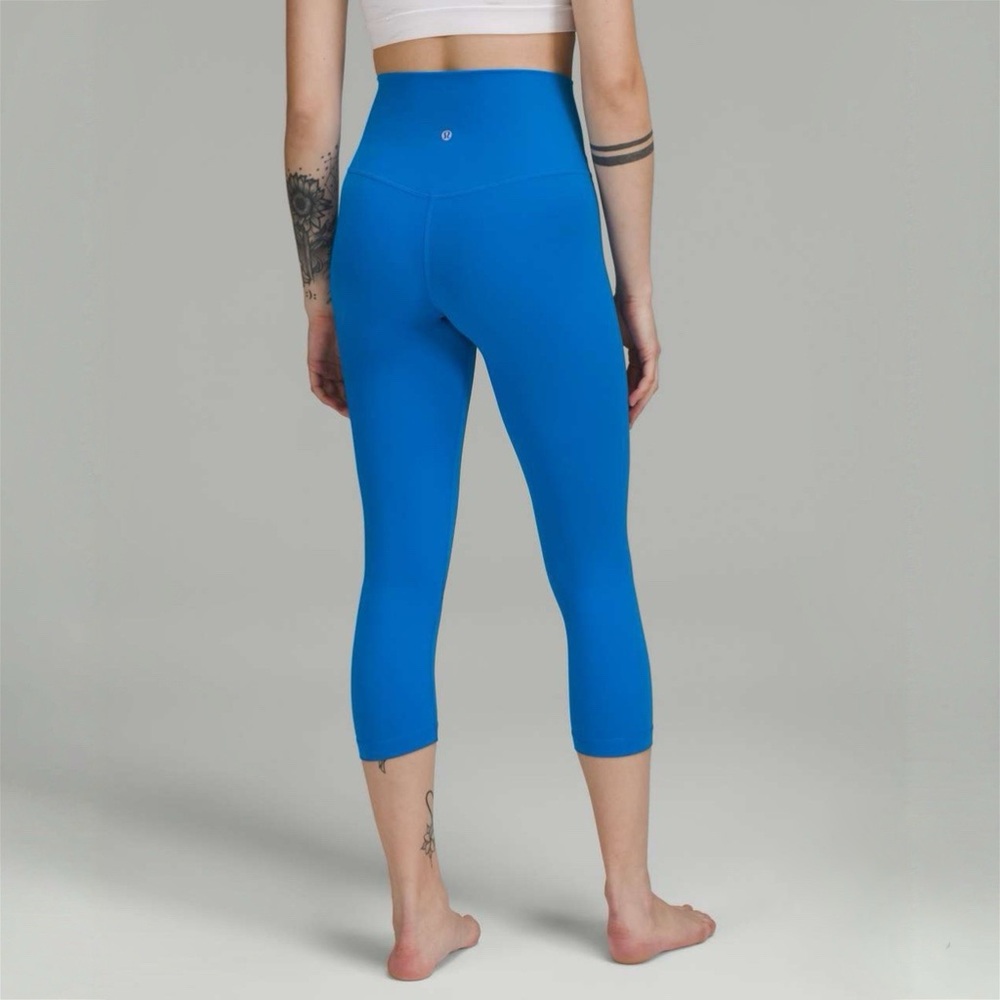 Lululemon Align High-Rise Crop 21"
Color: Poolside